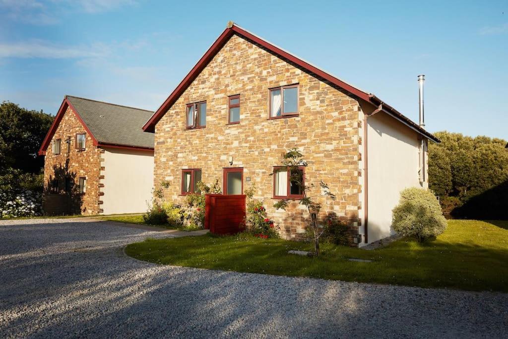 Kingfisher Hot Tub & Log Burner House On Premium Lakeside With Resort Facilities St Columb Major Bagian luar foto