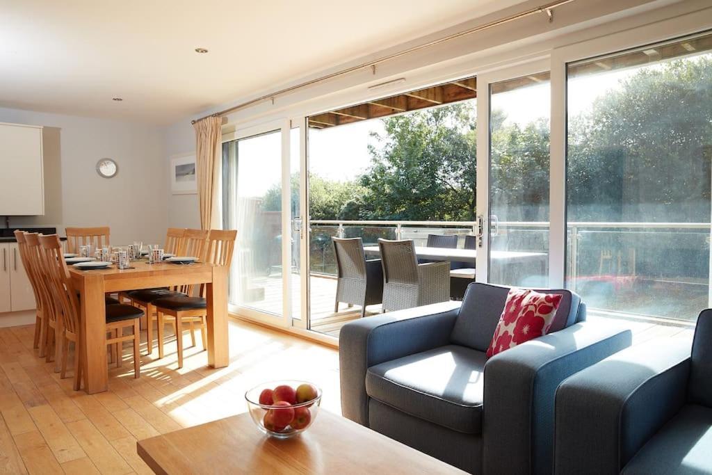 Kingfisher Hot Tub & Log Burner House On Premium Lakeside With Resort Facilities St Columb Major Bagian luar foto