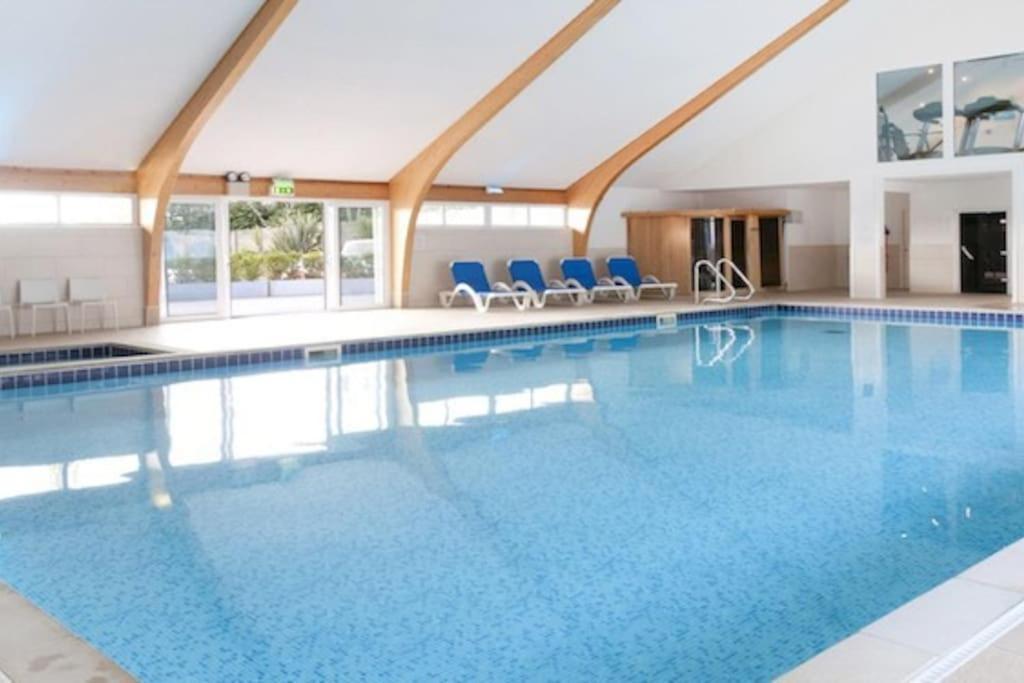 Kingfisher Hot Tub & Log Burner House On Premium Lakeside With Resort Facilities St Columb Major Bagian luar foto