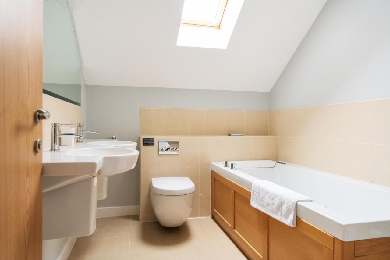 Kingfisher Hot Tub & Log Burner House On Premium Lakeside With Resort Facilities St Columb Major Bagian luar foto